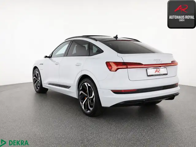 Audi E-Tron view 3