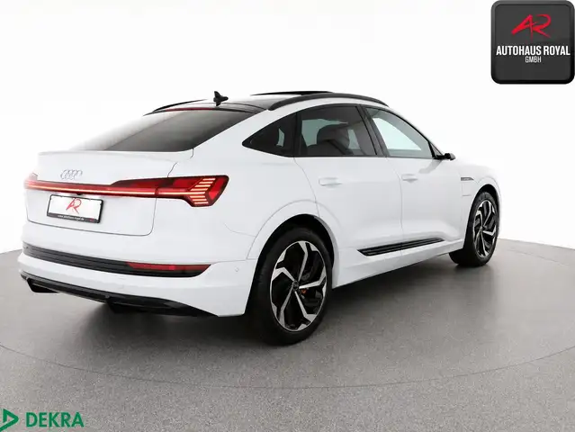 Audi E-Tron view 5