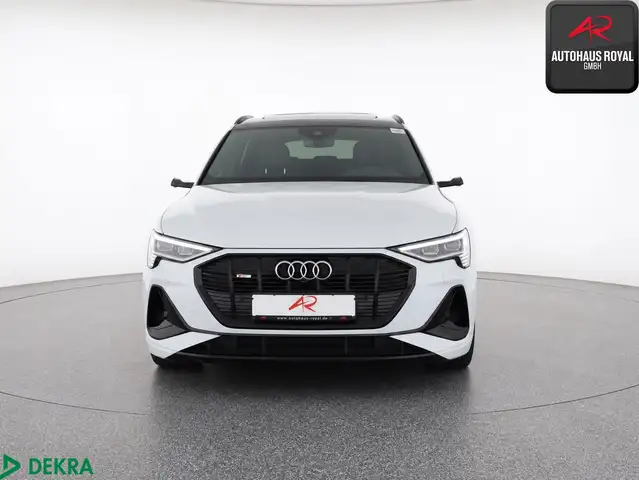 Audi E-Tron view 8