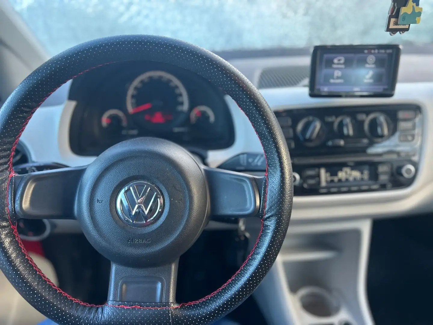 Volkswagen up! move up! Klima*Navi*TÜV 09.2027 Rot - 2