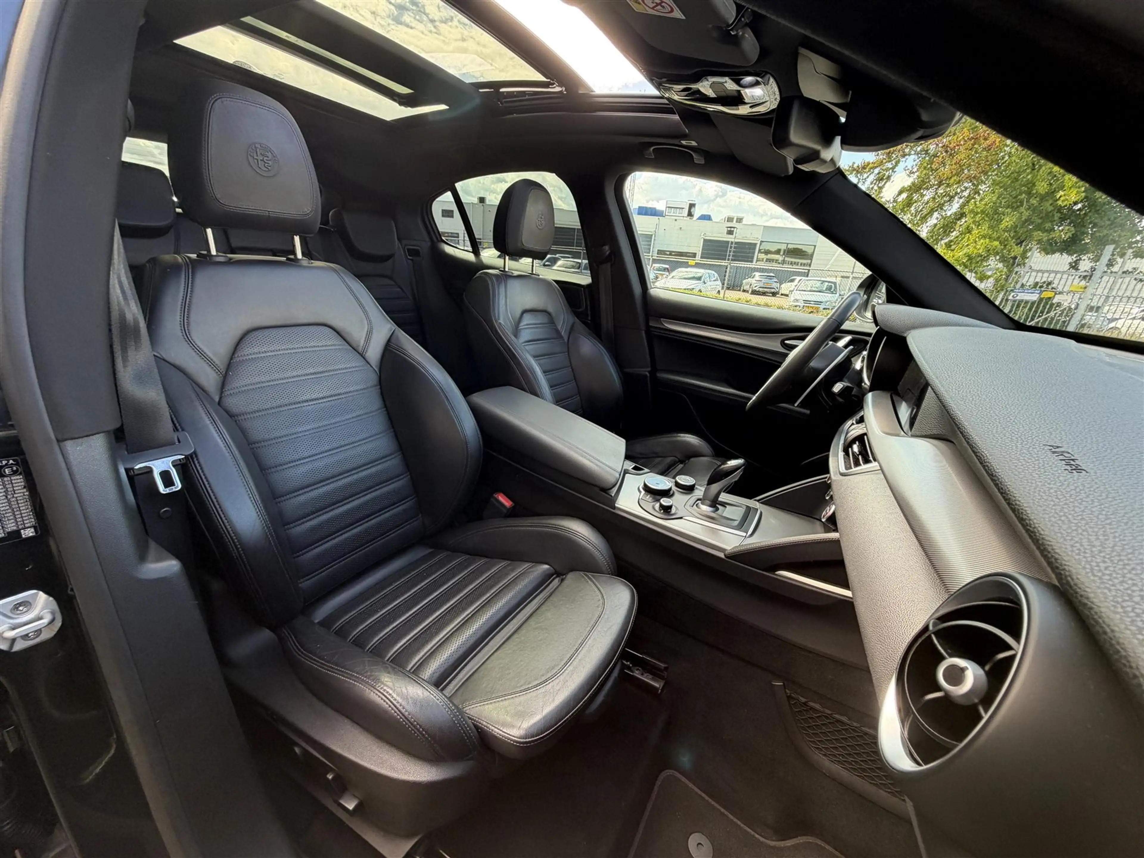 Alfa Romeo Stelvio 2.0T 200PK AWD Super (PANO|LEDER|4-SEIZ|MEMORY) — photo 29