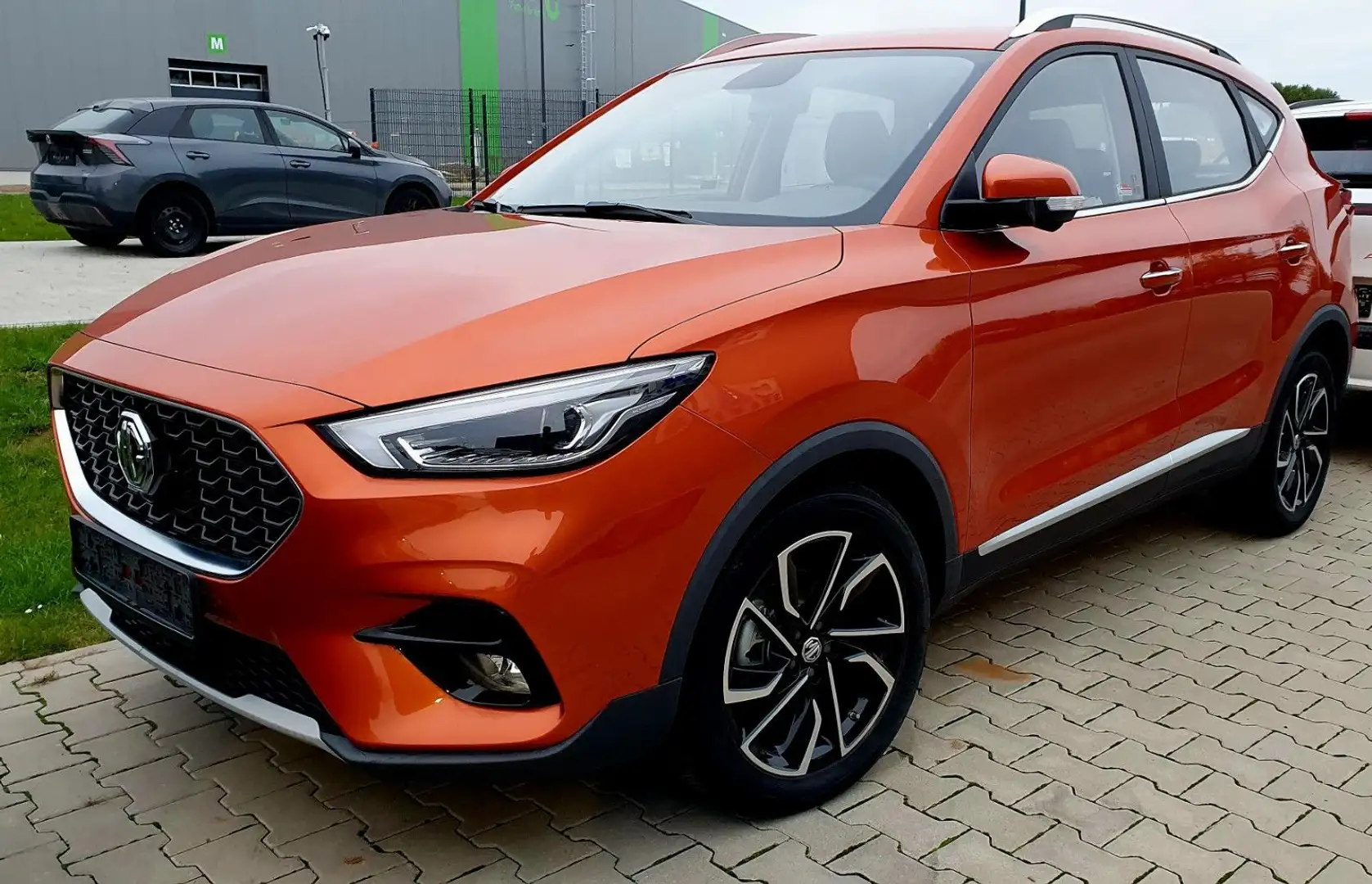 MG ZS Luxury 1.5 VTi-Tech Tageszulassung 0KM Orange - 1