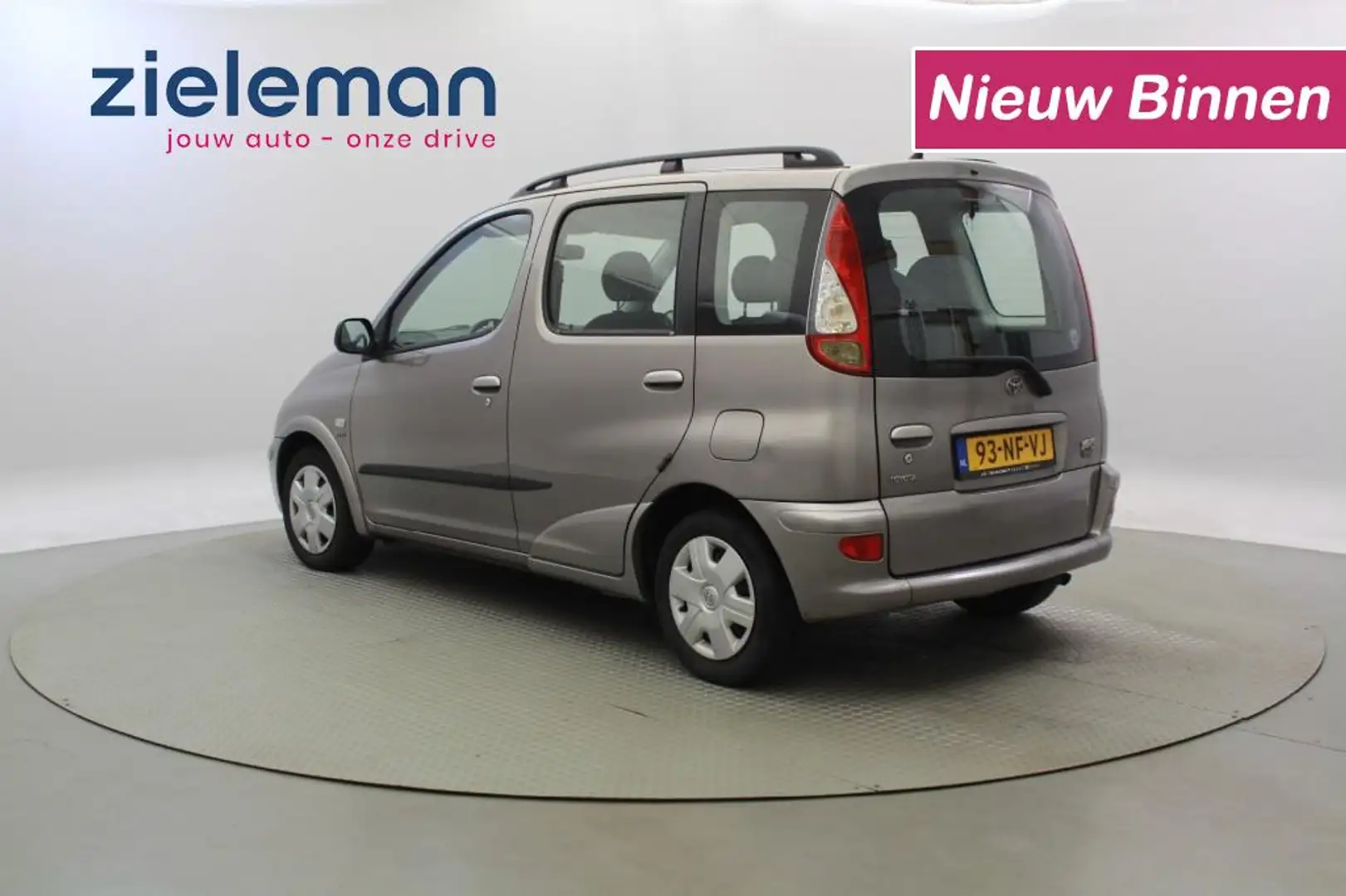 Toyota 1.3 VVT-i Sol - Airco Gri - 2