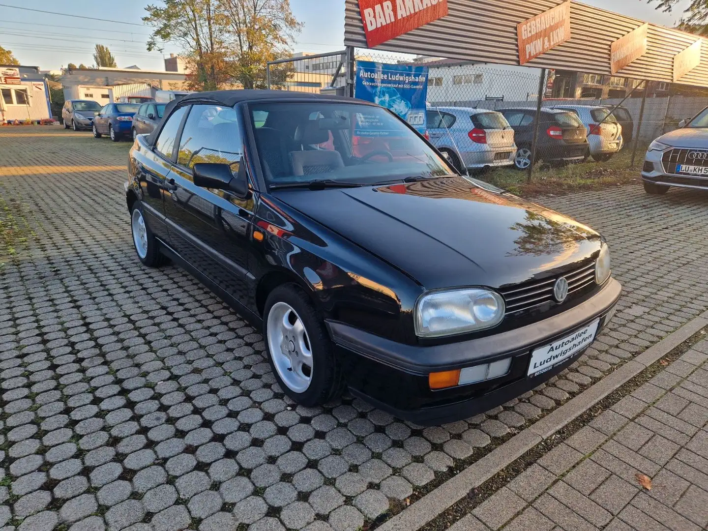 Volkswagen Golf 3 Cabrio Schwarz - 1