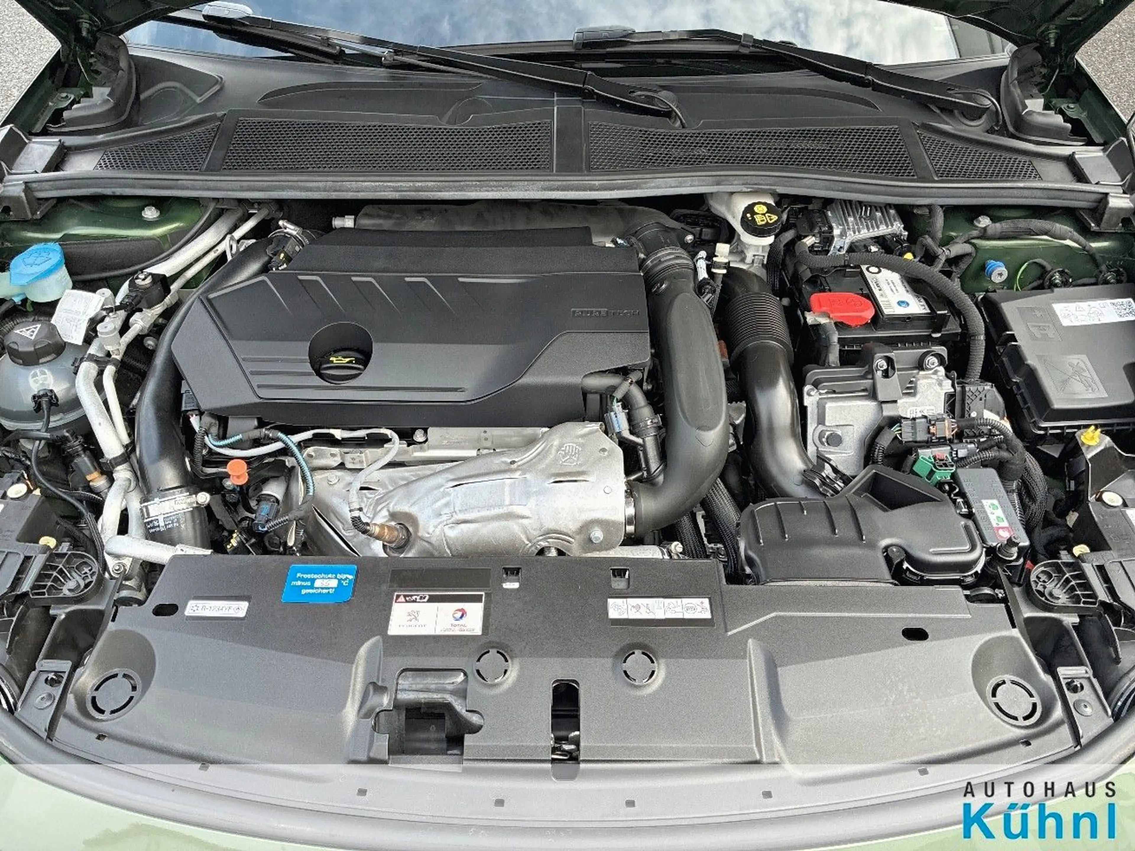Peugeot 308 Plug-In Hybrid 180 GT — photo 12