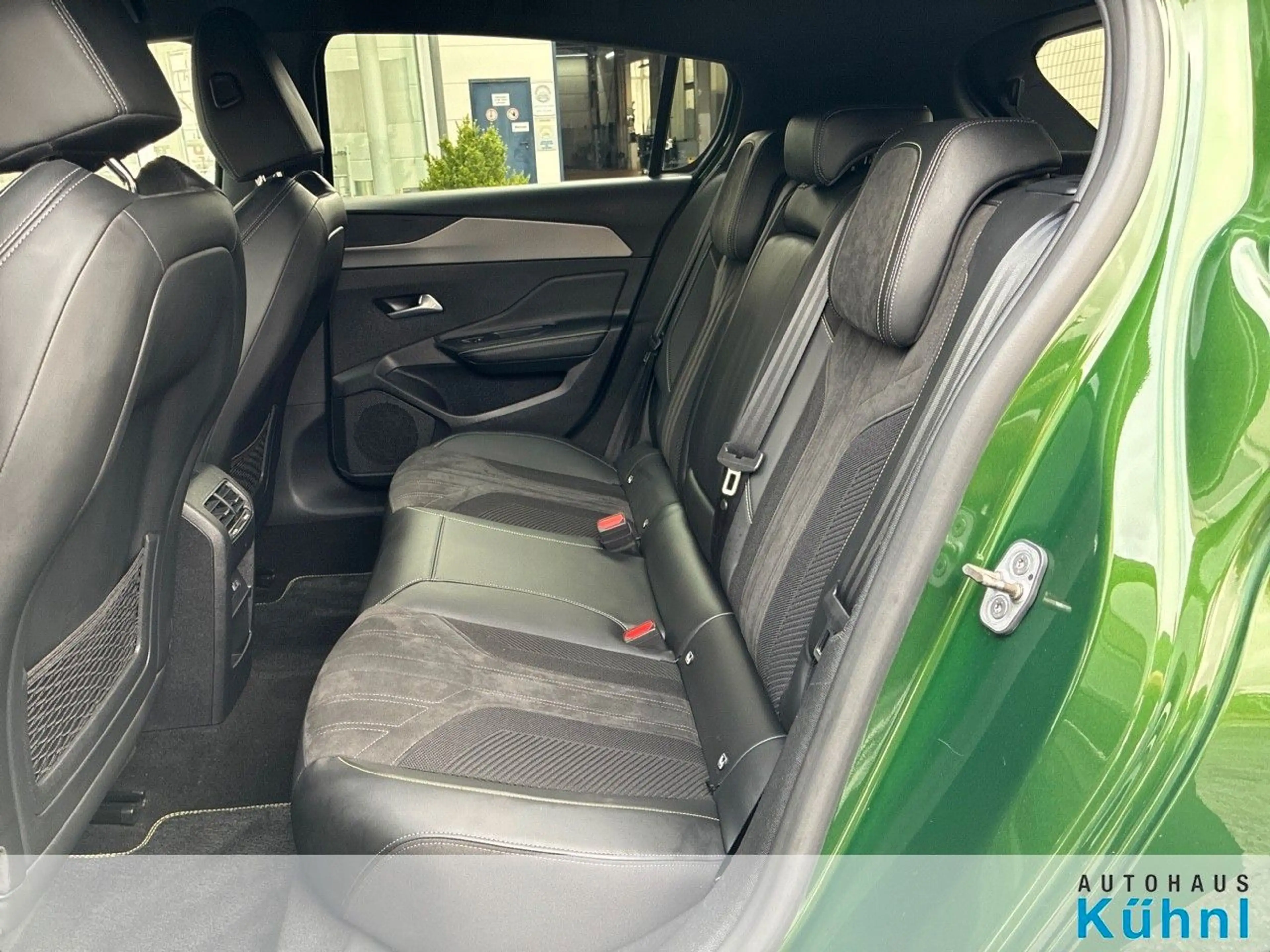 Peugeot 308 Plug-In Hybrid 180 GT — photo 10