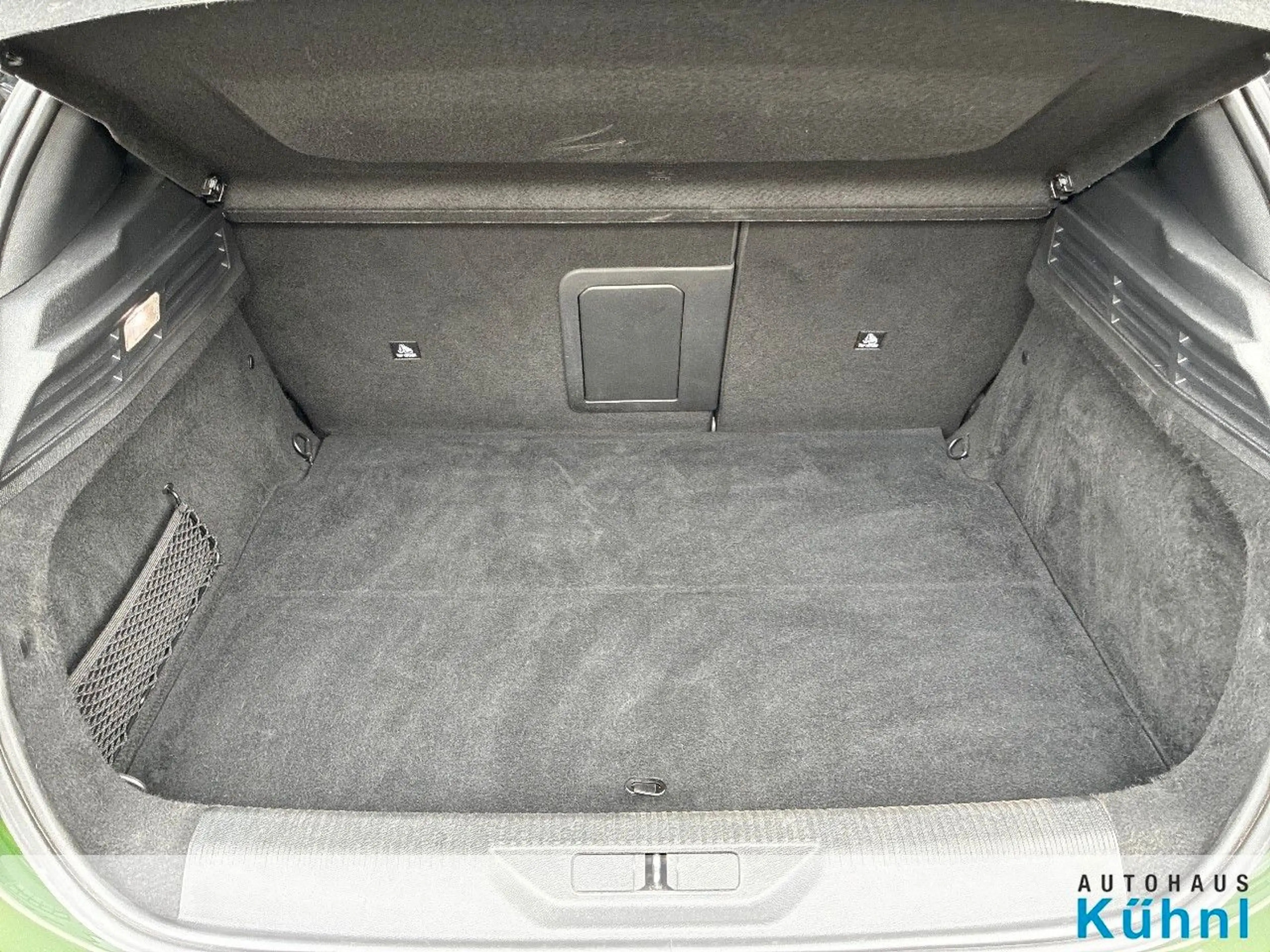 Peugeot 308 Plug-In Hybrid 180 GT — photo 6