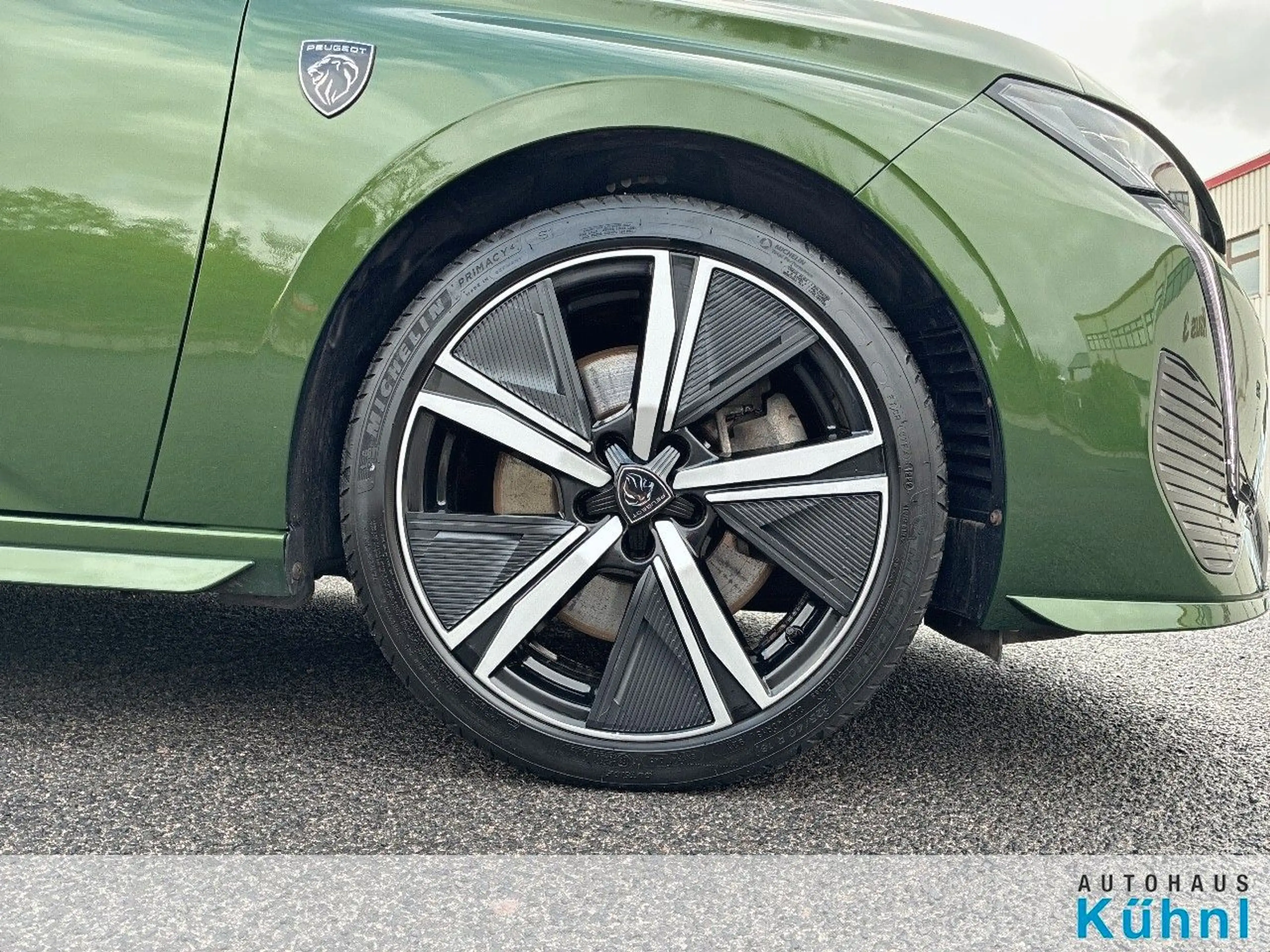 Peugeot 308 Plug-In Hybrid 180 GT — photo 11