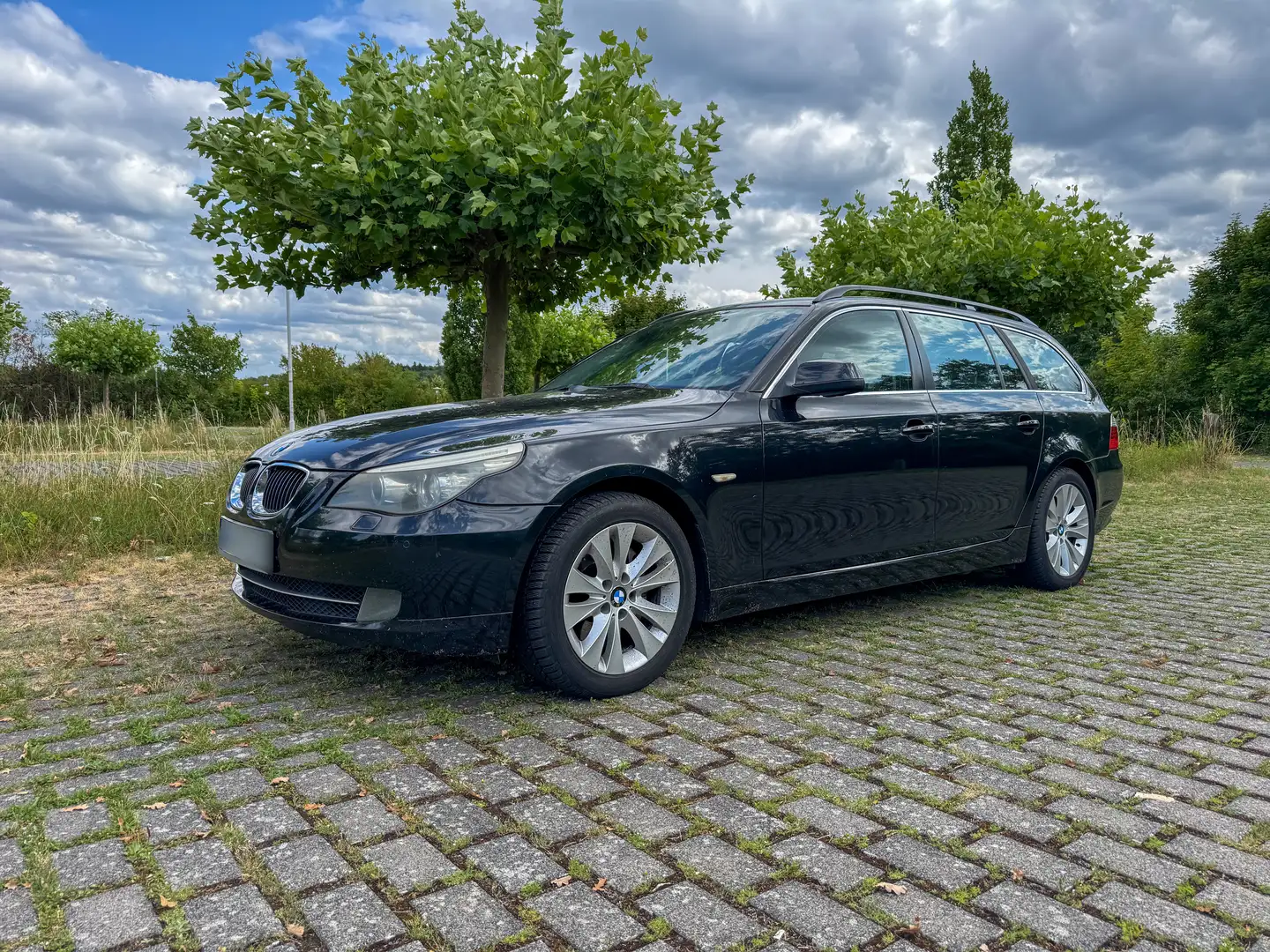BMW 525 525i xDrive Touring Aut. Black - 1