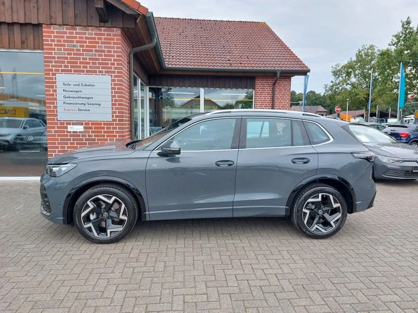 Volkswagen Tiguan 2.0 TDI R-Line Kamera*AHK*MatrixLED Grau - 2