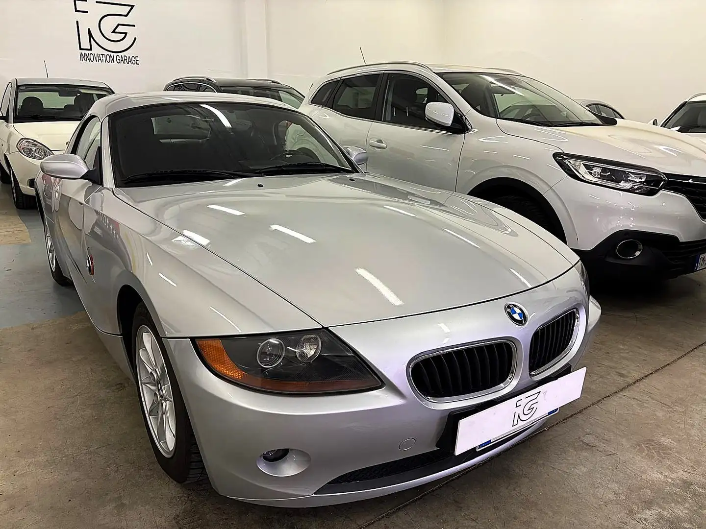BMW Z4 Roadster 2.2i Šedá - 2