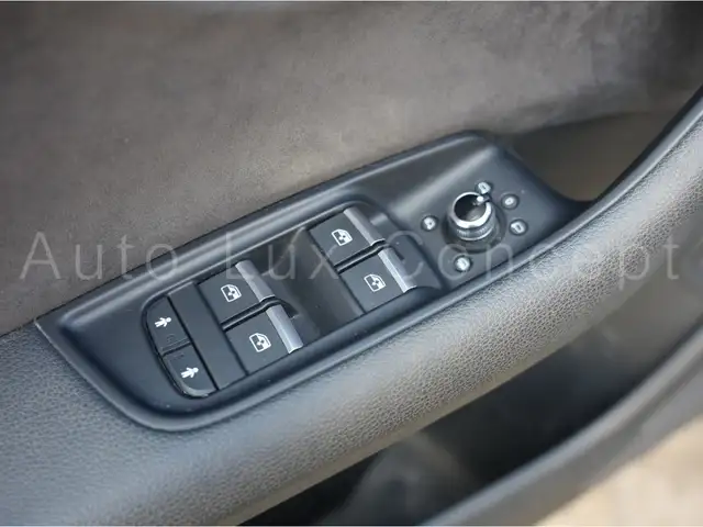 Audi Q7 view 13