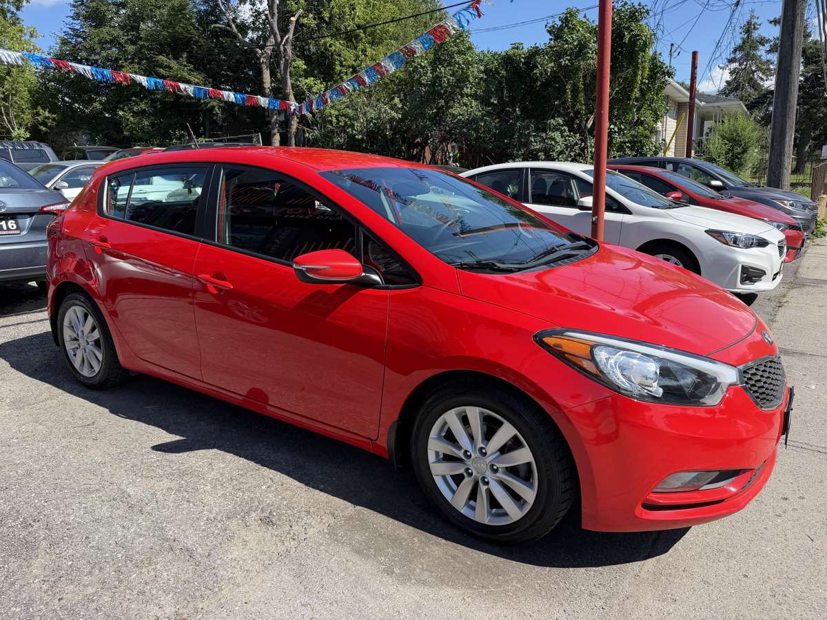 2015 Kia Forte 5-Door HB LX+ LOW KMS!! SERVICE RECORDS!! — снимка 1