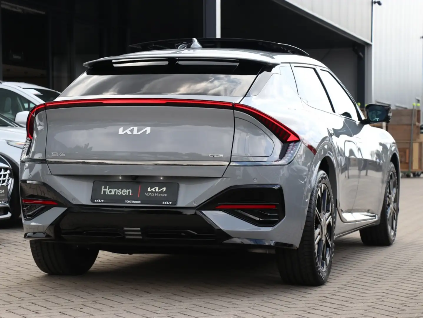 Kia EV6 GT-Line 84 kWh I Pano I Gratis laadpaal I Snel lev Grijs - 2