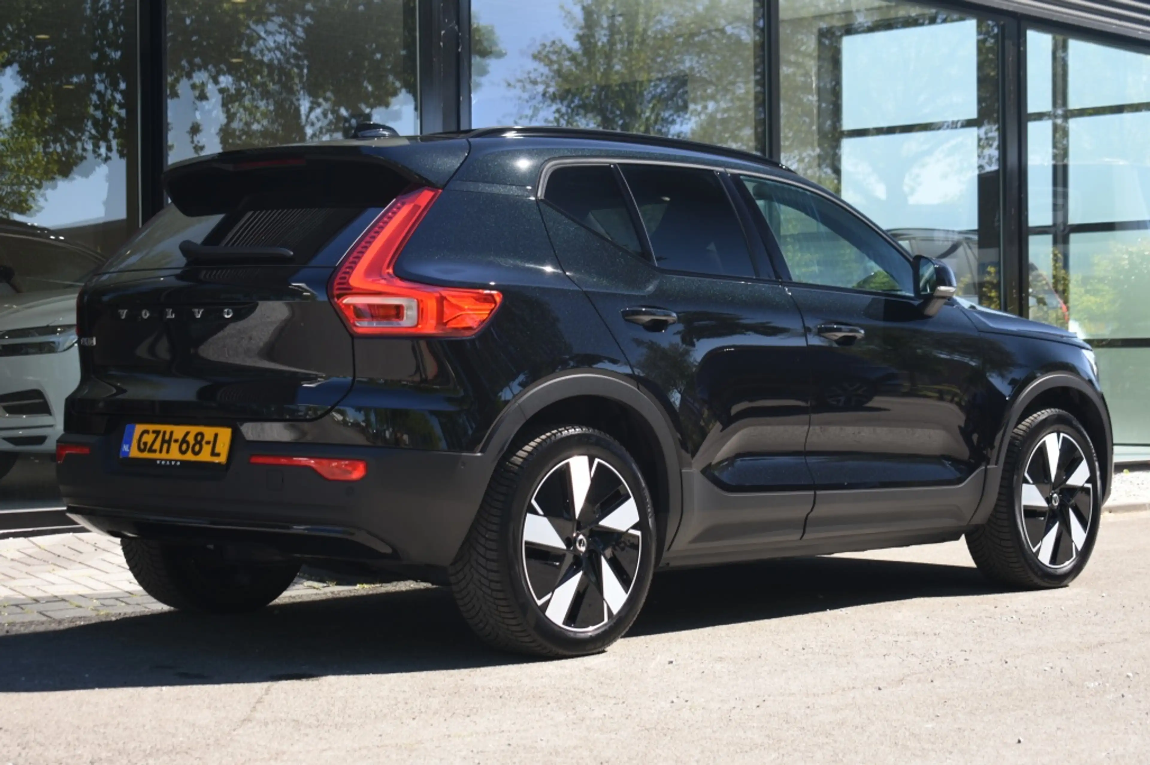 Volvo EX40 Extended Range Ultra 252pk/82kWh | Climate | Getin — photo 2
