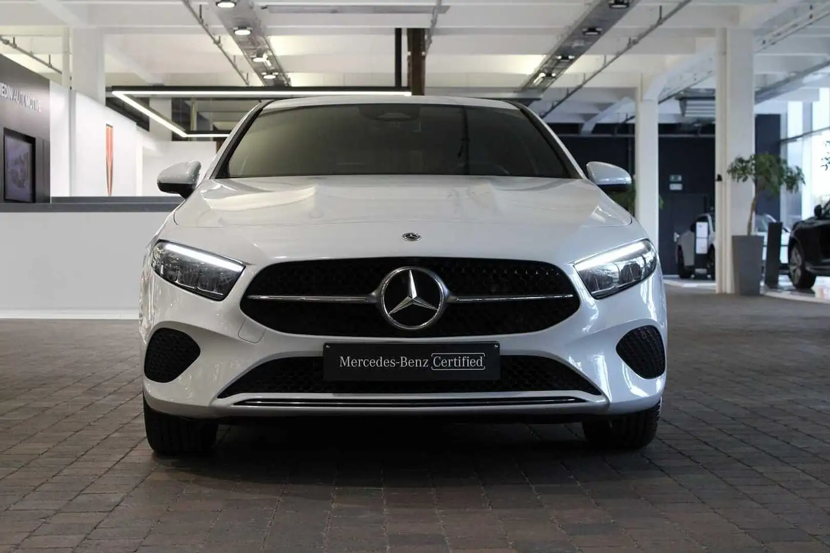Mercedes-Benz A 250 e Hatchback Business Line | Smartphone Integratie Wit - 2