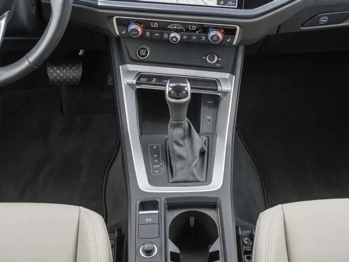 Audi Q3 2023, foto 12