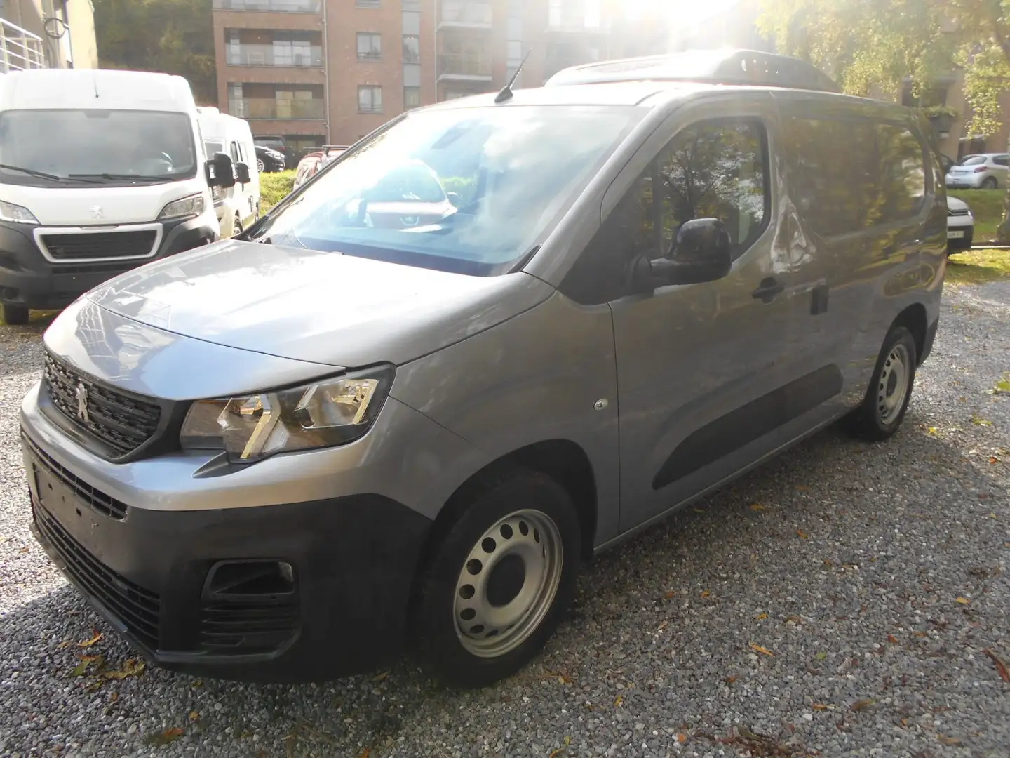 Peugeot Partner 1500  hdi  102  cv  frigo  17500+ tva Gris - 1