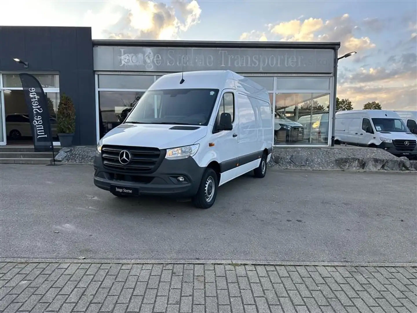Mercedes-Benz Sprinter 317 CDI KA/L2H2/3665/MBUX/NAVI/KLIMA/PDC/360°/KAME Weiß - 2