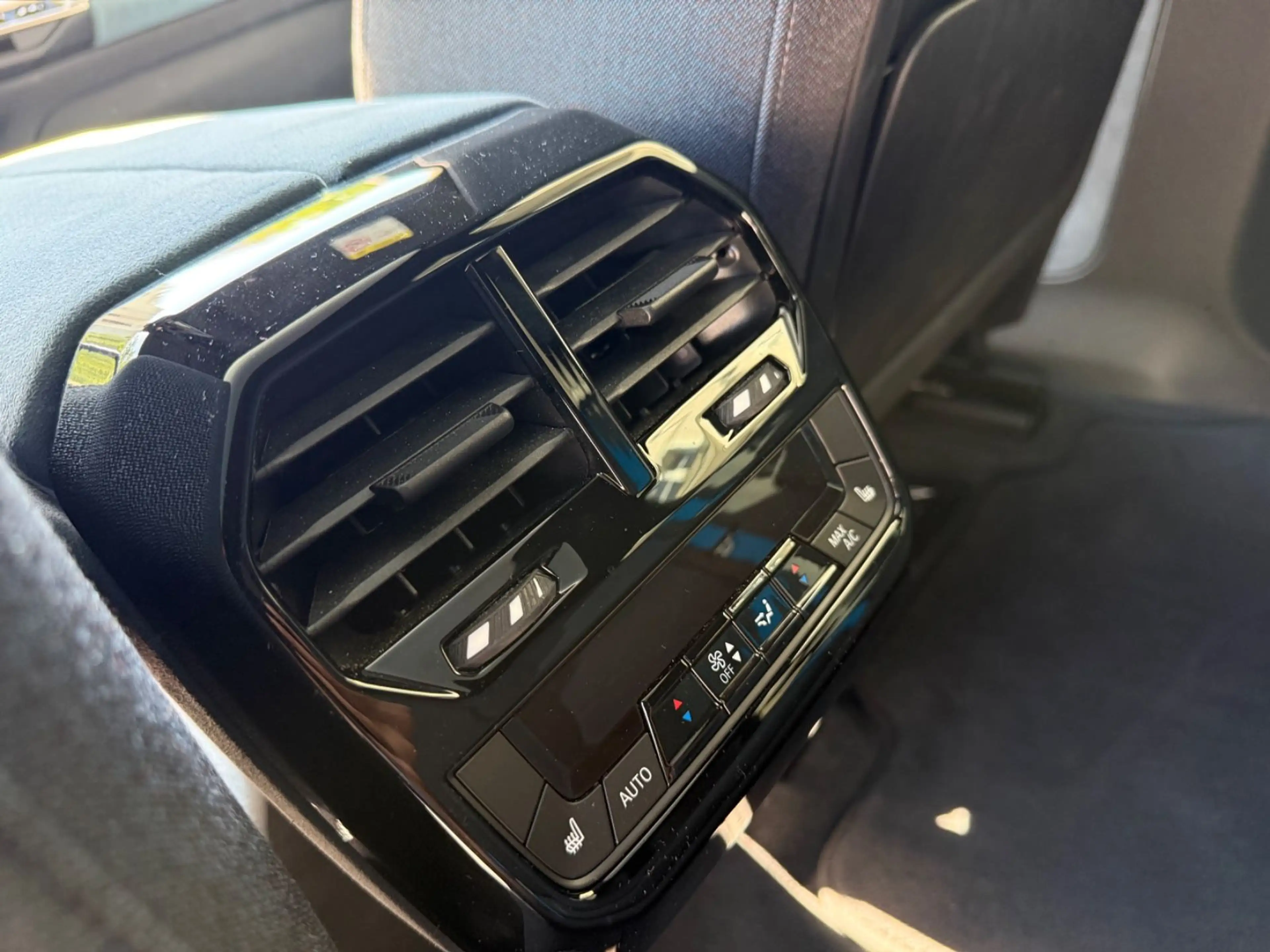 BMW iX 40 — photo 13