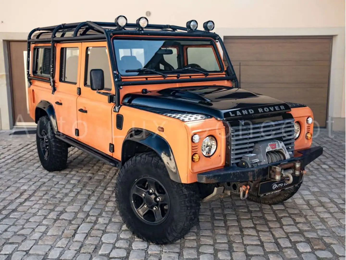 Land Rover Defender 110 2.4 TD4 122 Station Wagon SE Noir - 2