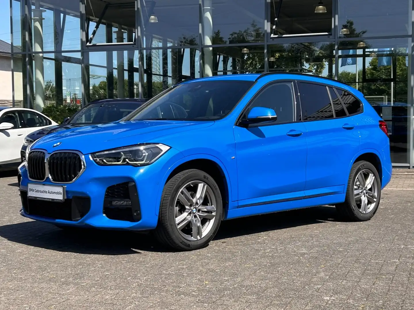 BMW X1 sDrive18i M Sport / Parkassistent / LED / DAB Blau - 1