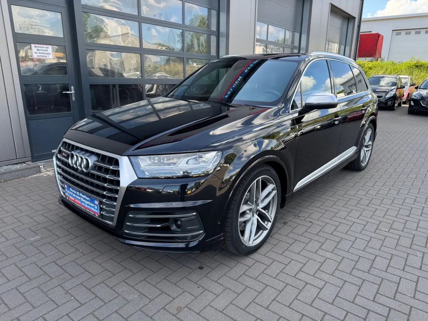 Audi SQ7 4.0 TDI quattro*PANO*MATRIX*AHK*ALLRADLENKUN Schwarz - 1