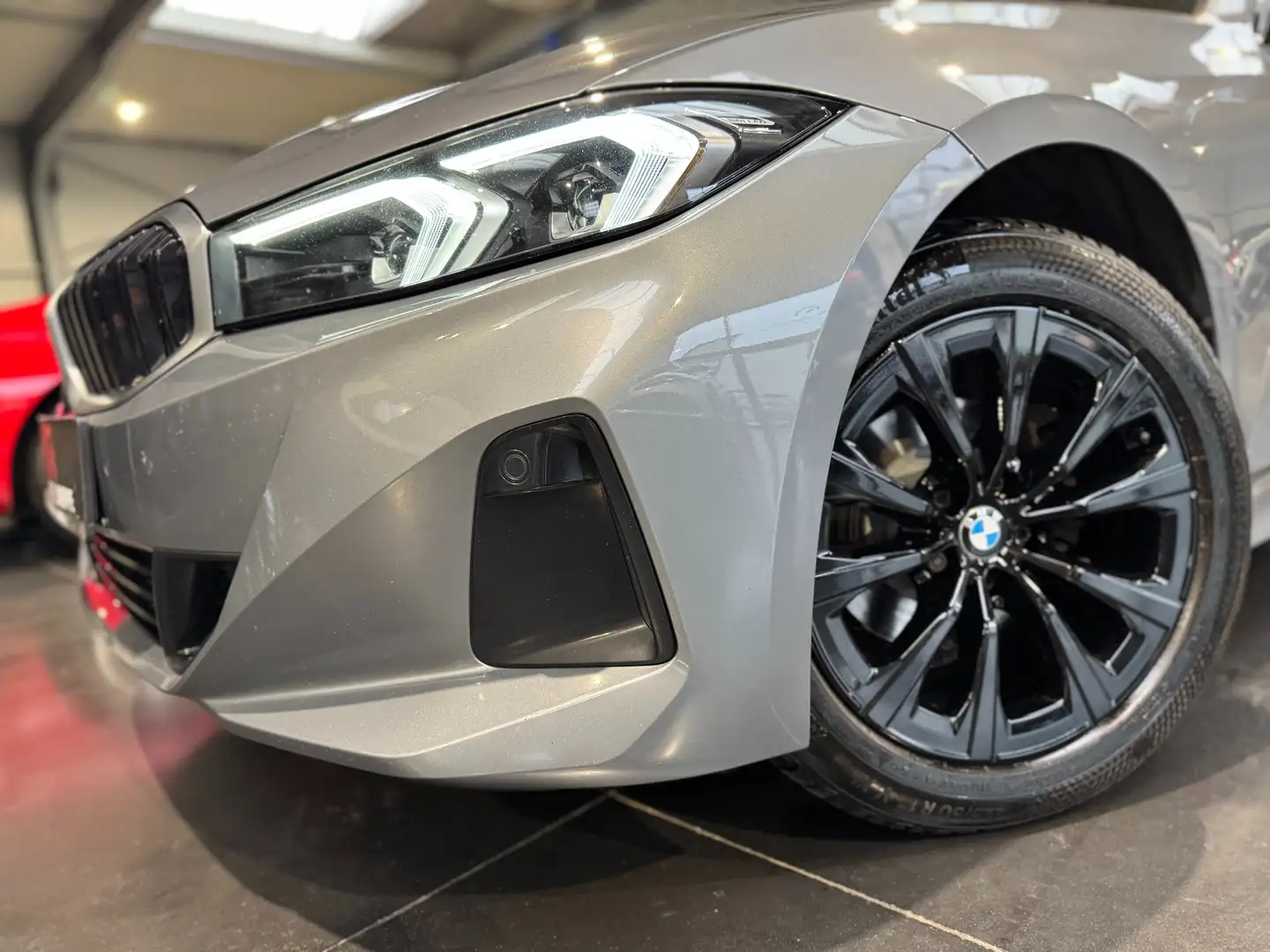 BMW 318 Touring dA MHEV//Pano//Face Lift!//Enz.. Gris - 2