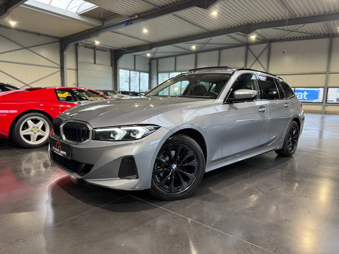 BMW 318 Touring dA MHEV//Pano//Face Lift!//Enz.. Gris - 1