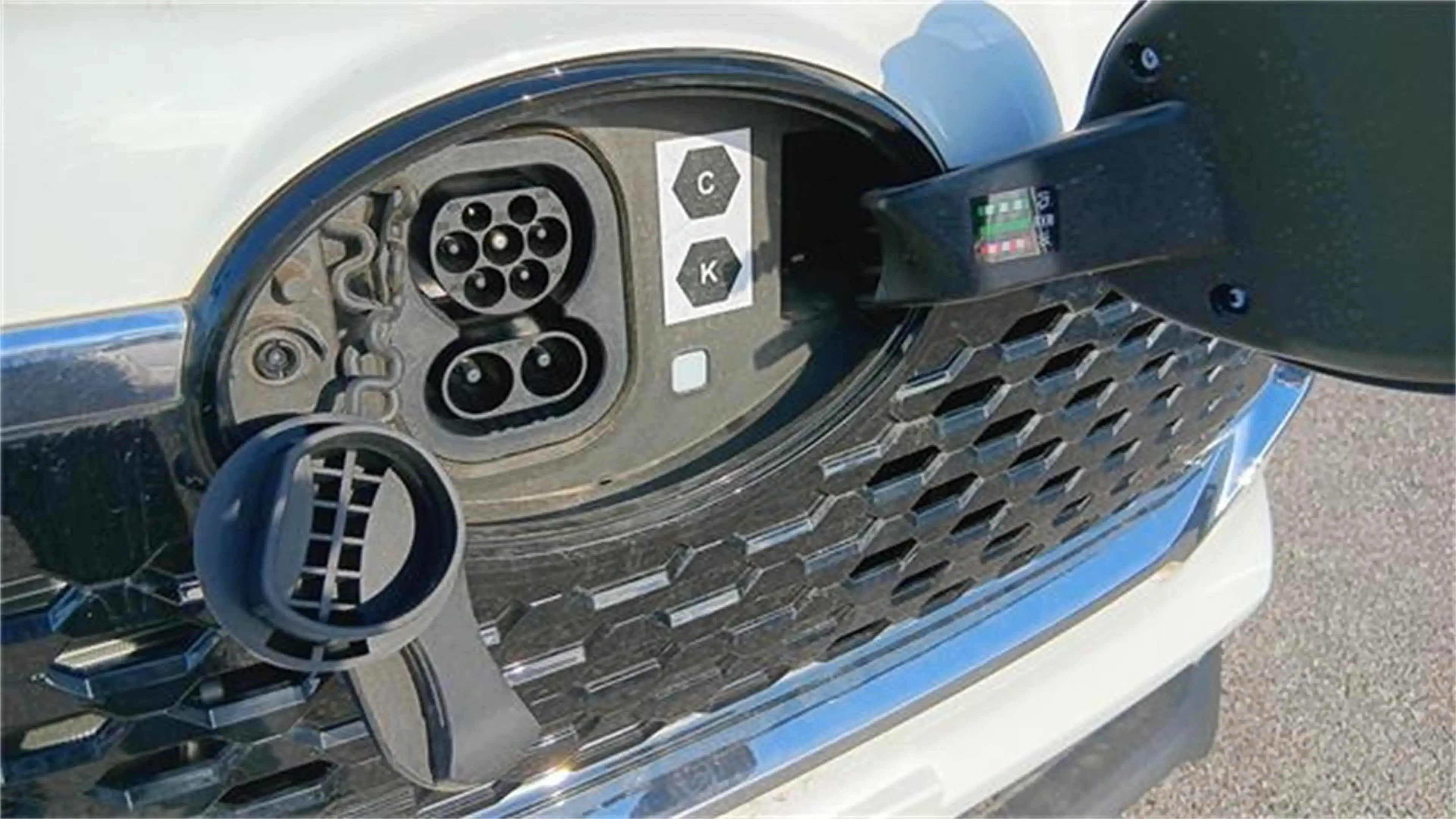 Maxus eDeliver 9 Edeliver 9 Fahrgestell 65kWh L3 mit Pritschenaufba — photo 7