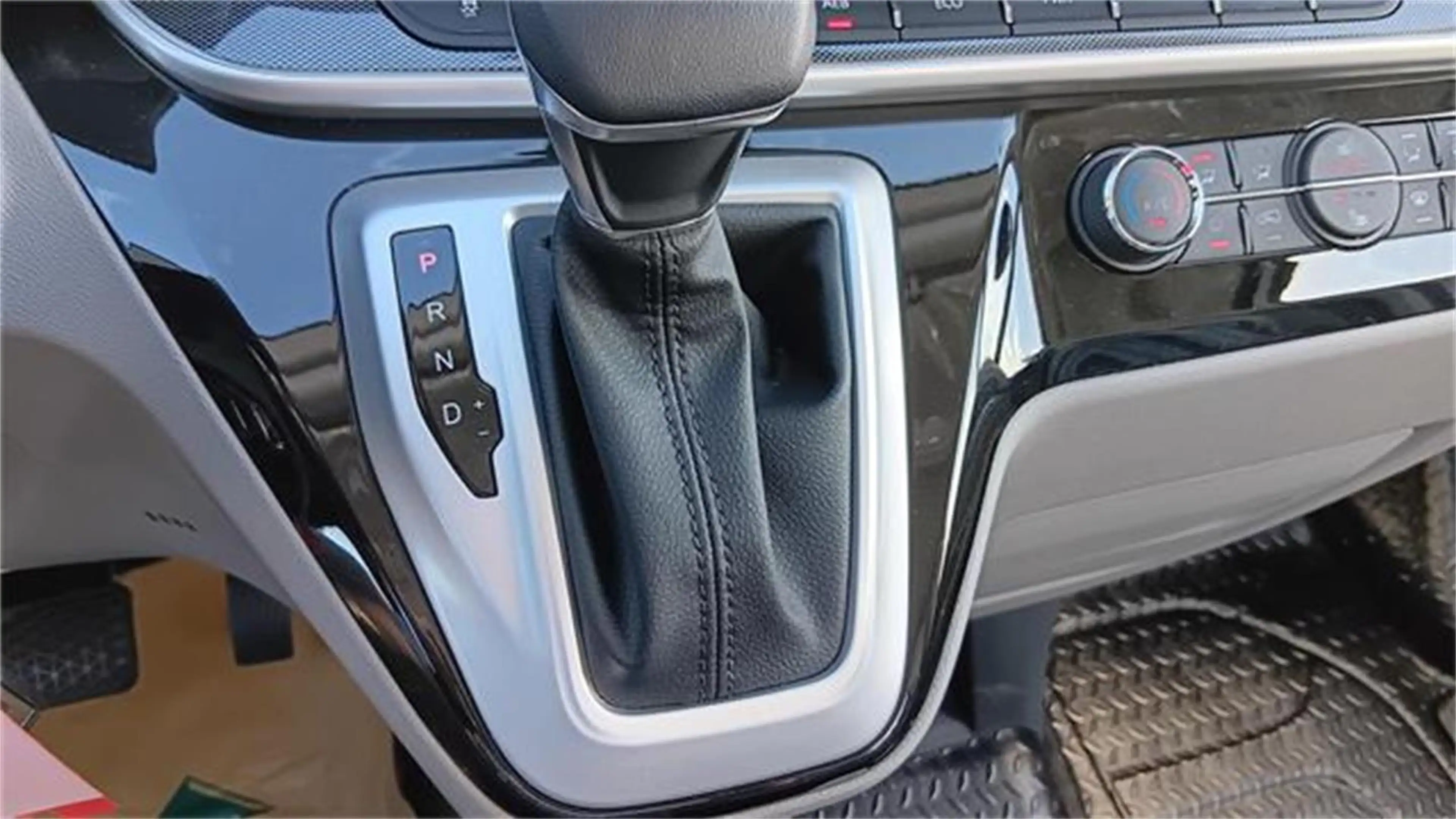 Maxus eDeliver 9 Edeliver 9 Fahrgestell 65kWh L3 mit Pritschenaufba — photo 13
