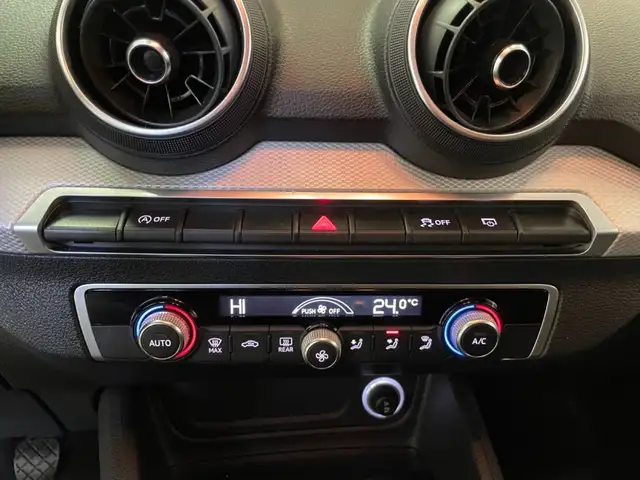 Audi Q2 view 10