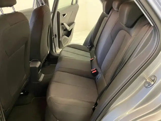 Audi Q2 view 7
