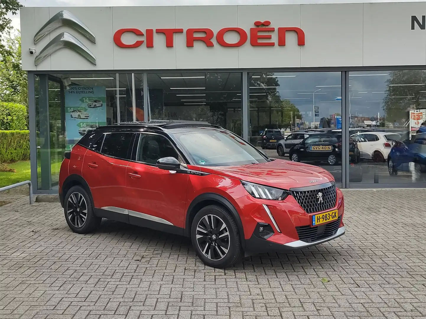 Peugeot 2008 1.2 PureTech GT-Line Rouge - 2