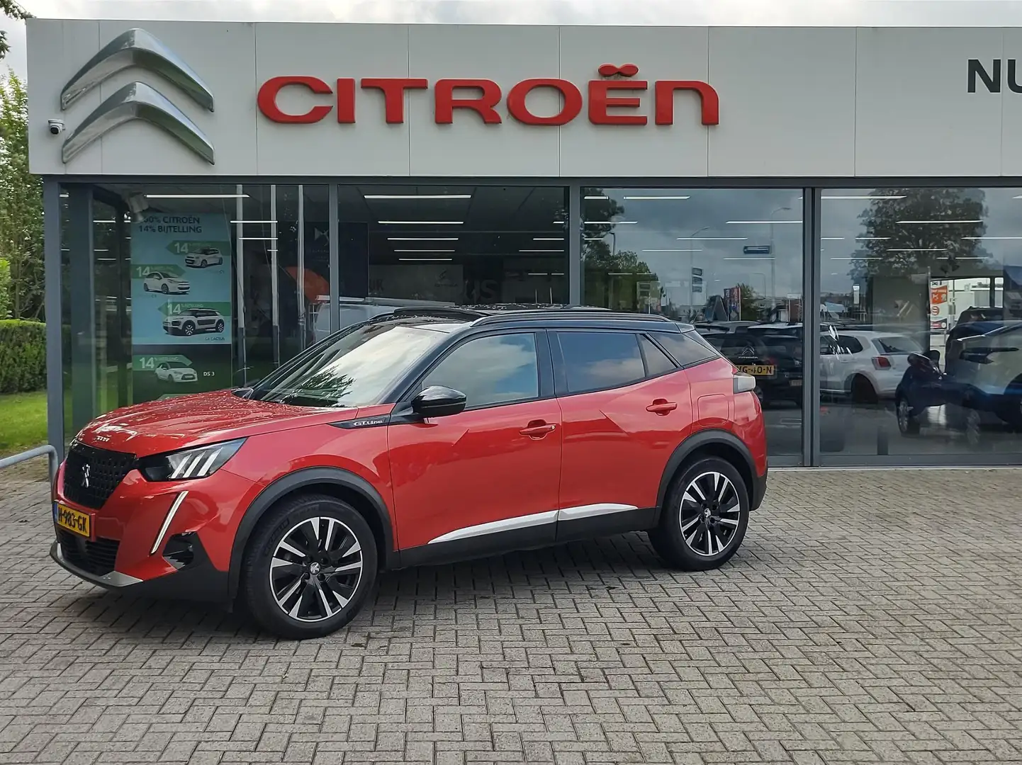 Peugeot 2008 1.2 PureTech GT-Line Rouge - 1