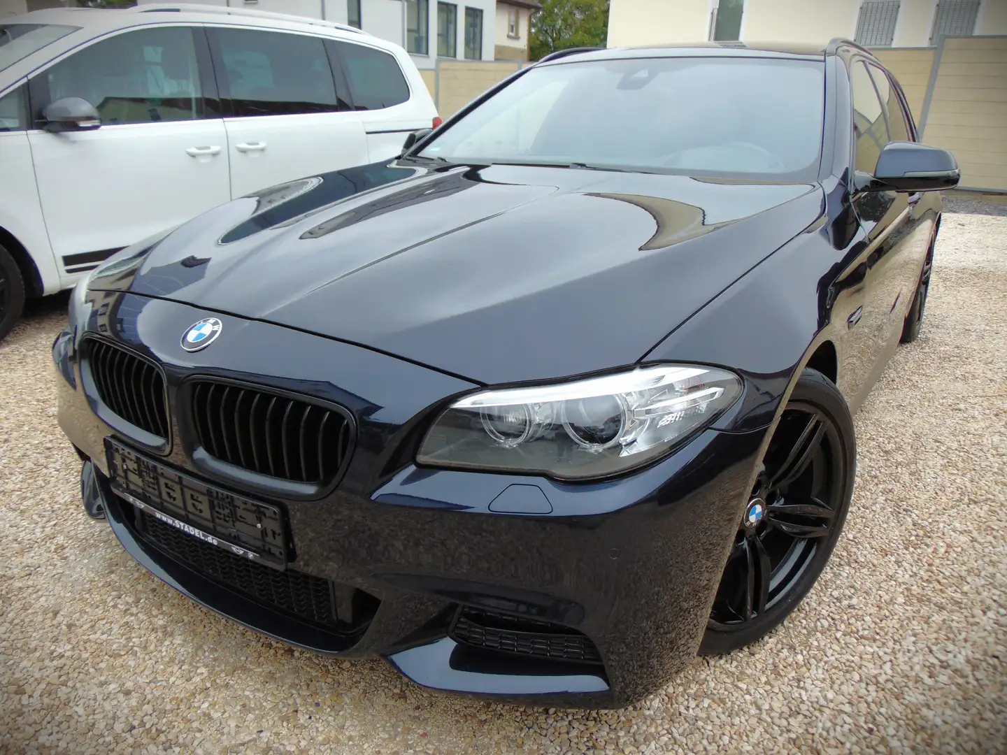 BMW 520 d Touring Aut. M-Paket |HUD|Komfortsitze|Kamera| Noir - 1