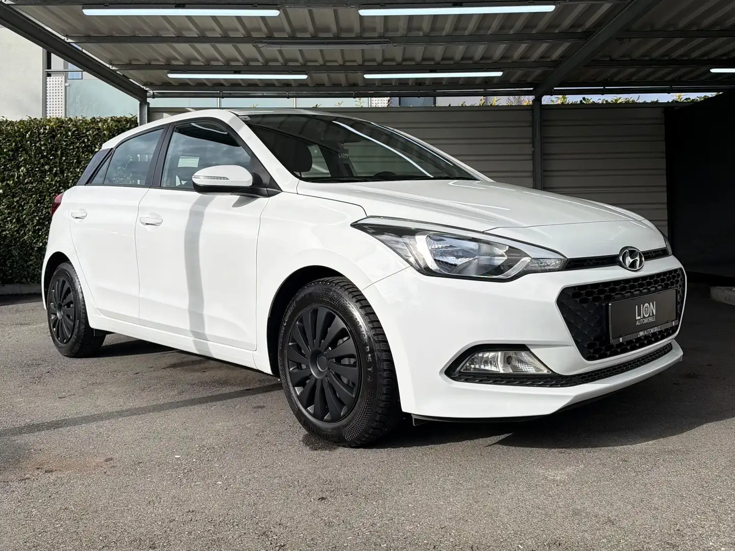 Hyundai i20 i20 1,1 CRDi Limited Plus Start/Stopp Automatik Weiß - 2