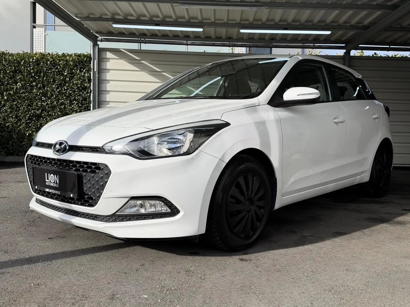 Hyundai i20 i20 1,1 CRDi Limited Plus Start/Stopp Automatik Weiß - 1