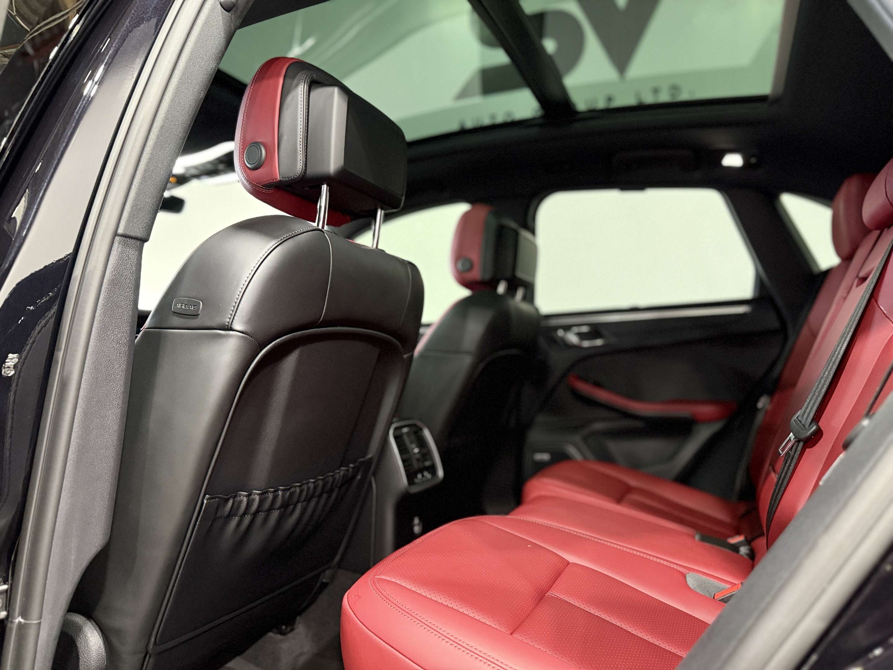 2022 Porsche Macan Base thumb 43