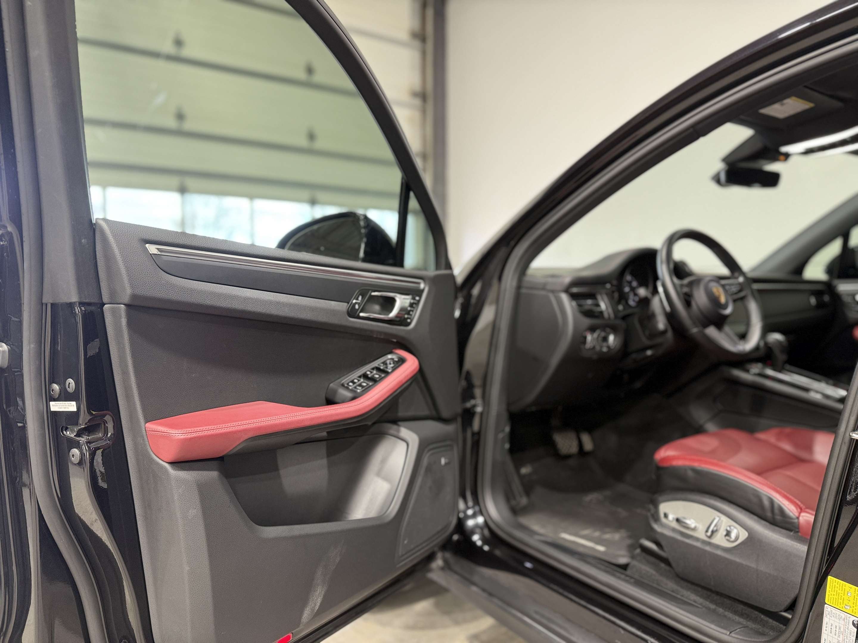 2022 Porsche Macan Base thumb 12