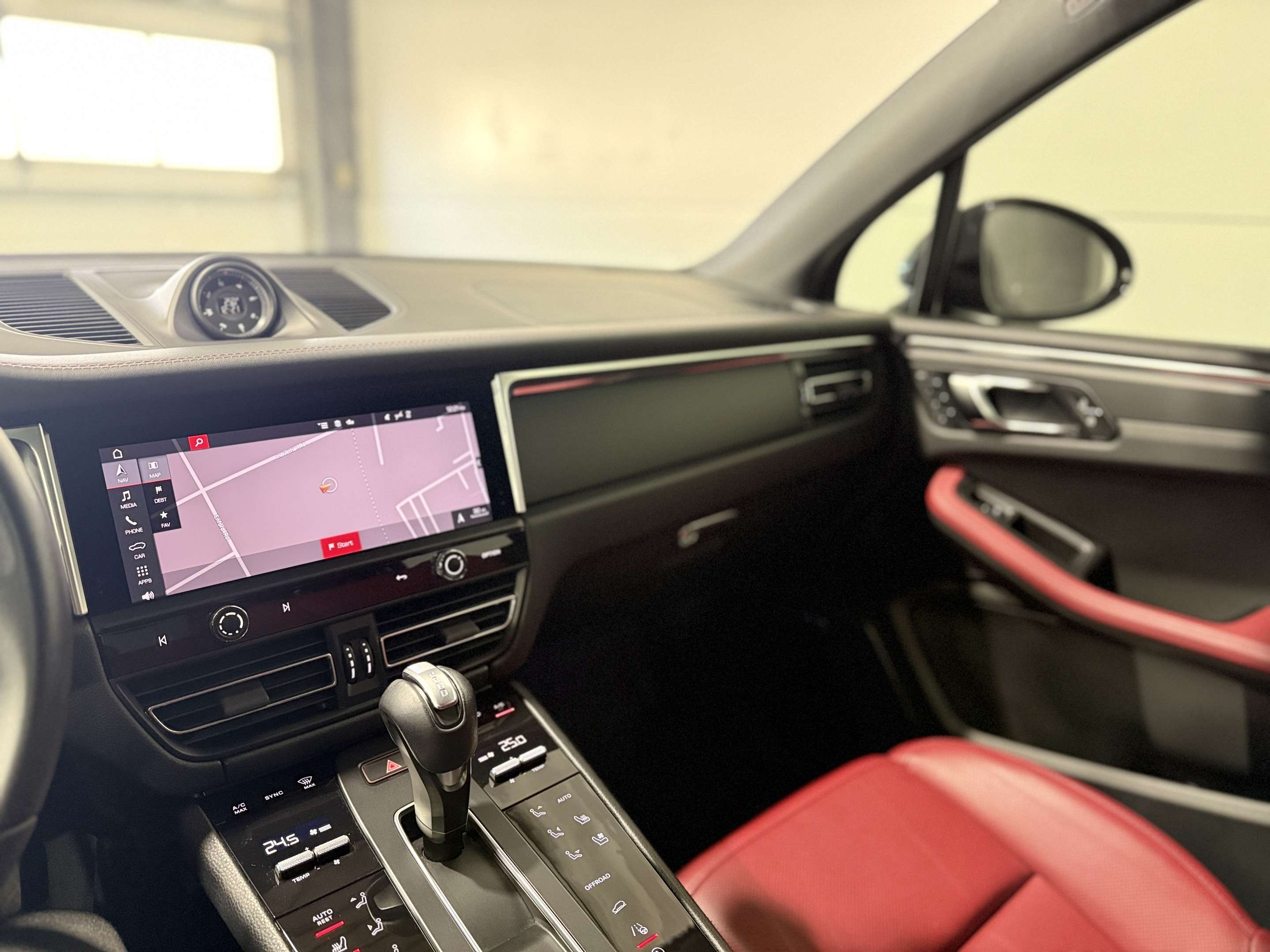 2022 Porsche Macan Base thumb 27