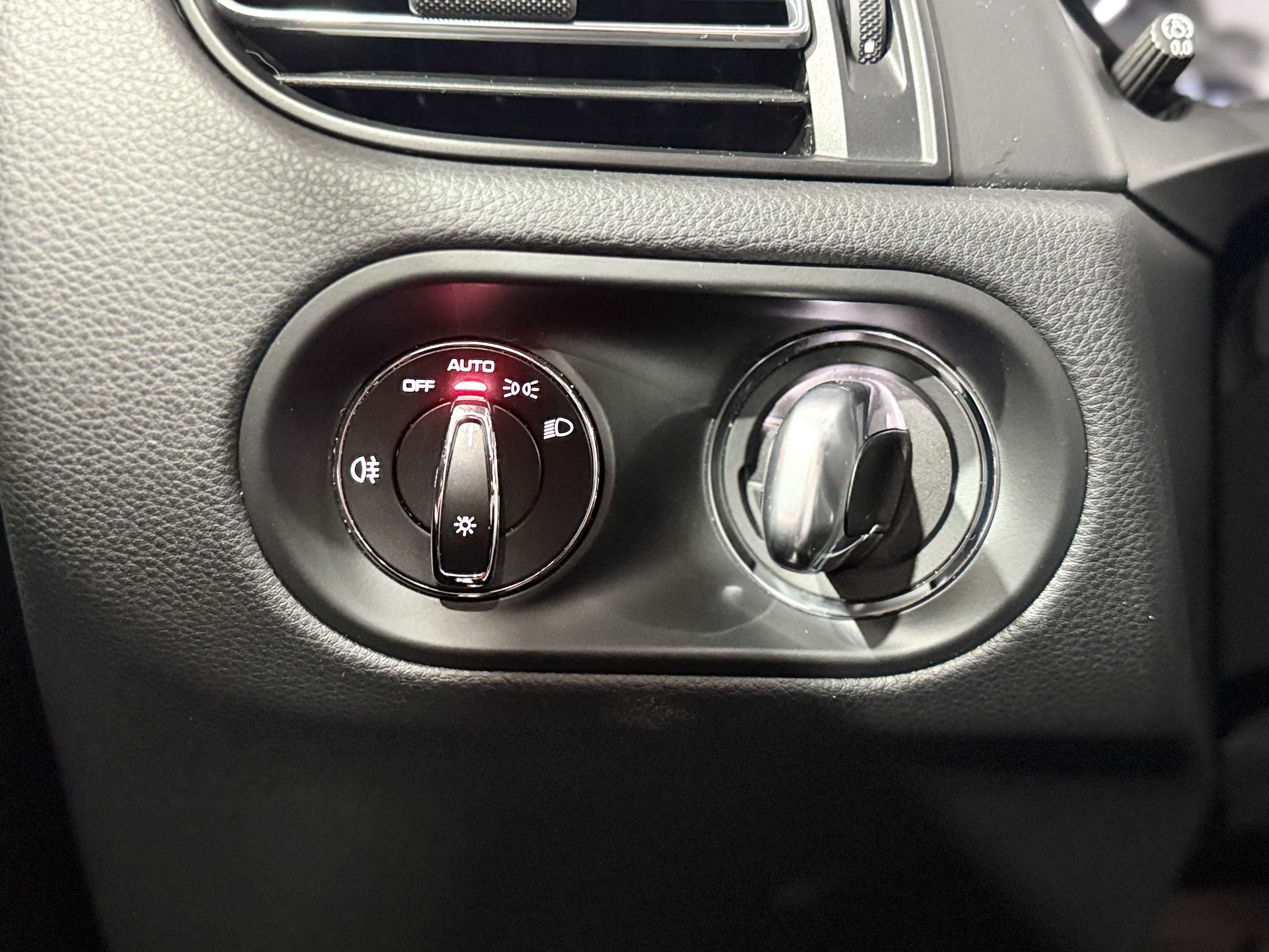 2022 Porsche Macan Base thumb 32