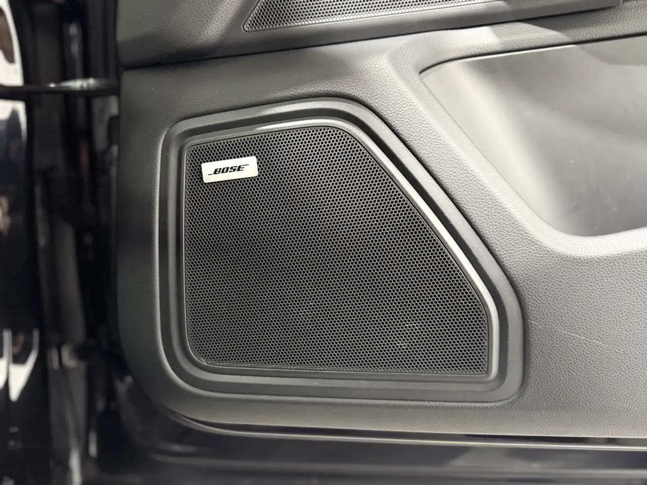 Porsche Macan photo Porsche Macan