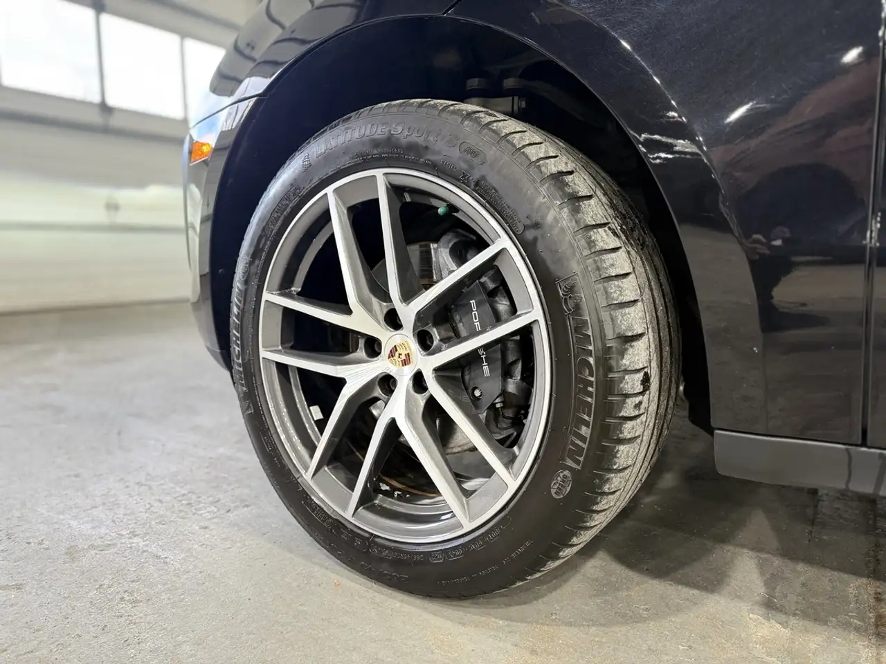 Porsche Macan photo Porsche Macan
