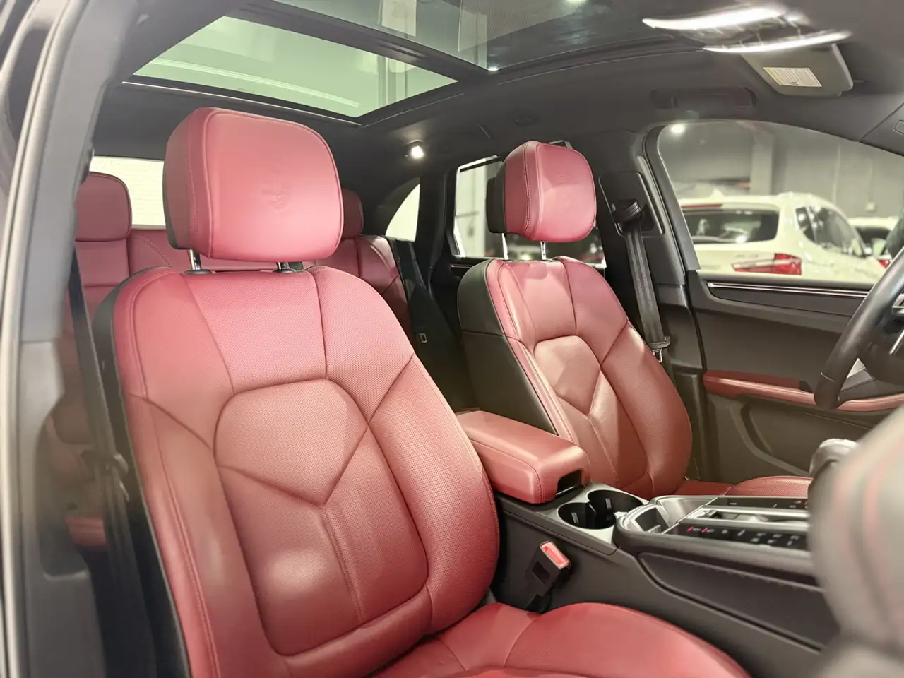Porsche Macan photo Porsche Macan