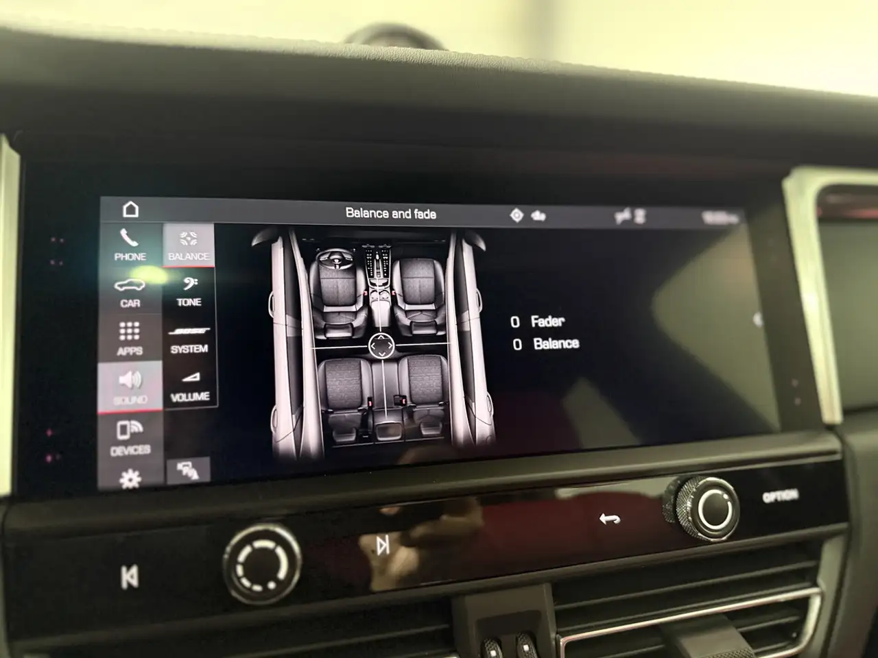 Porsche Macan photo Porsche Macan