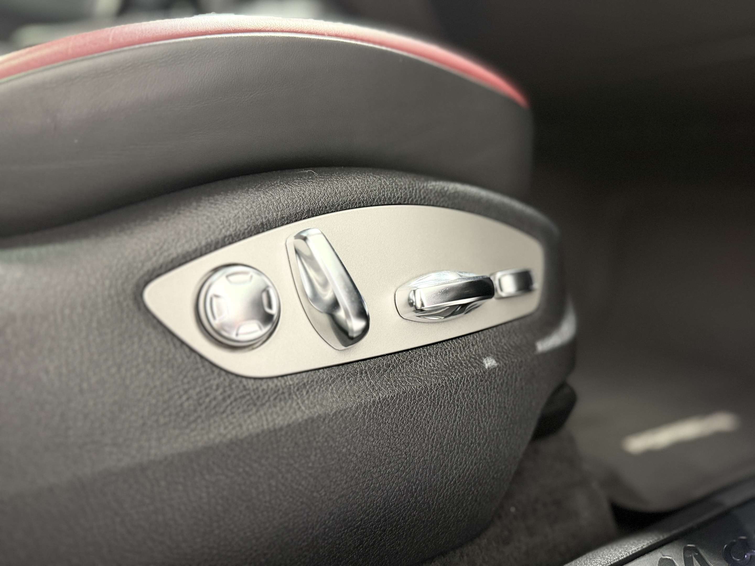 2022 Porsche Macan Base thumb 37