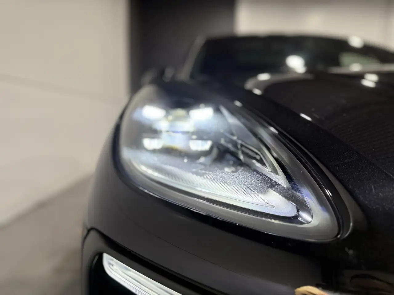 Porsche Macan photo Porsche Macan