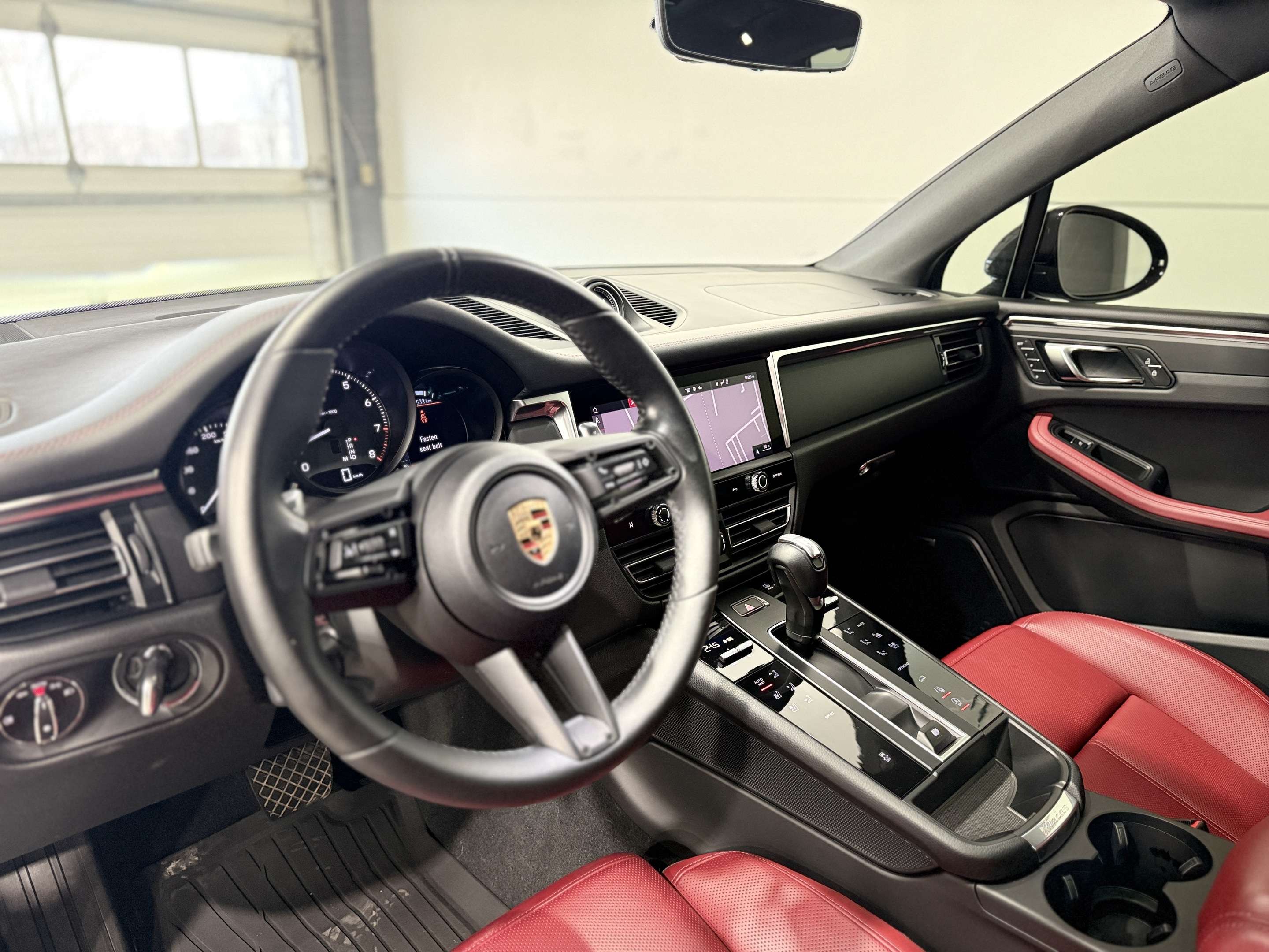 2022 Porsche Macan Base thumb 15