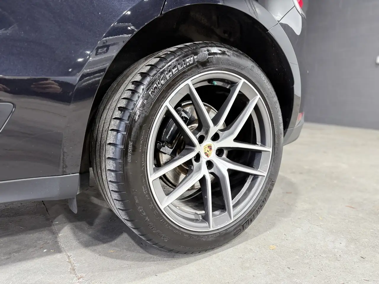 Porsche Macan photo Porsche Macan